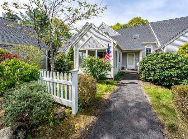 32 Red Cedar Road, Mashpee, MA 02649