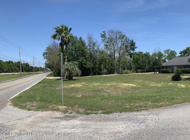 160 Adams Lane, Waveland, MS 39576