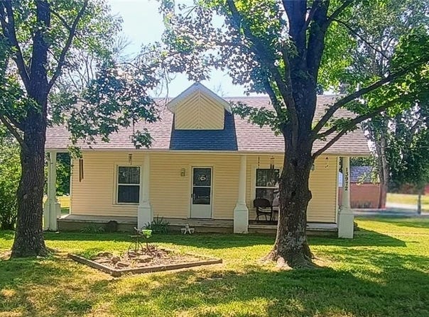 13972 E Nighthawk Road, Nevada, MO 64772