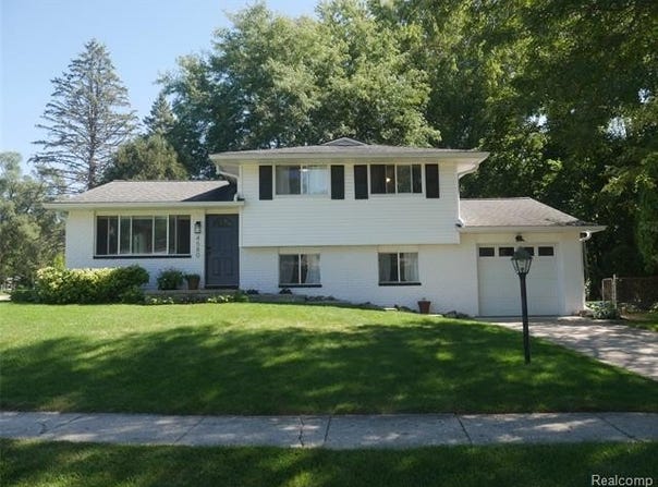 4580 Chadsworth Street, Commerce Twp, MI 48382