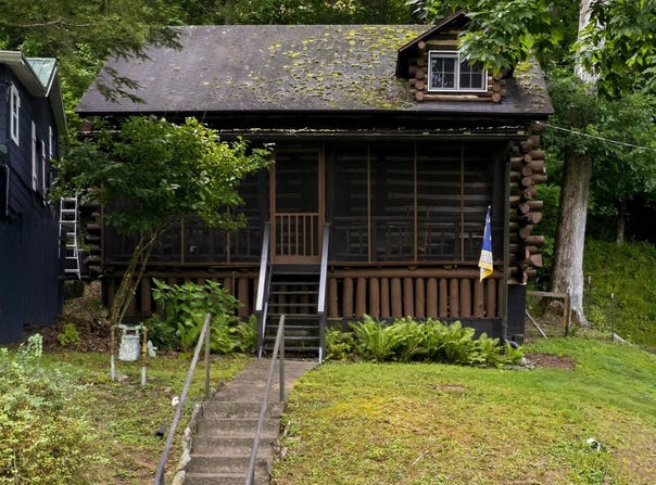 1752 Lake Floyd Circle, Bristol, WV 26426