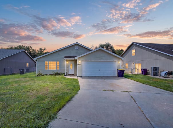 216 Kopp Drive, Manhattan, KS 66502