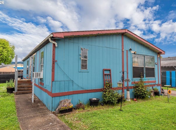 496 SCOTTS GLEN Dr, Springfield, OR 97477