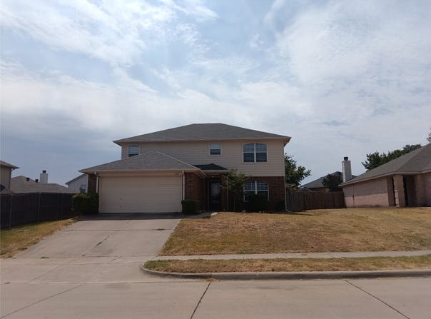 424 Heritage Drive, Crowley, TX 76036