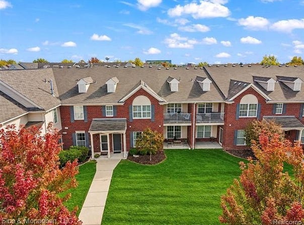 29782 Fox Run Circle, Warren, MI 48092