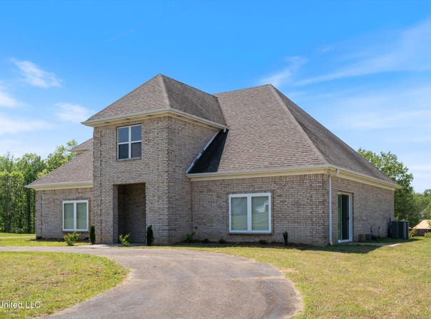 206 Swan Lk Drive, Coldwater, MS 38618