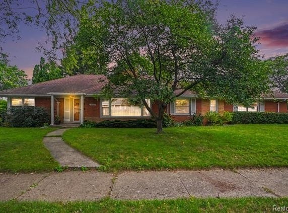 19925 E William Court, Grosse Pointe Woods, MI 48236