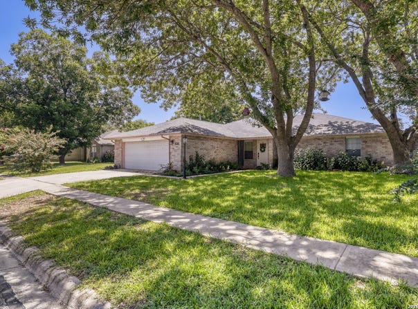 9210 SHADOW LAWN CIR, Converse, TX 78109