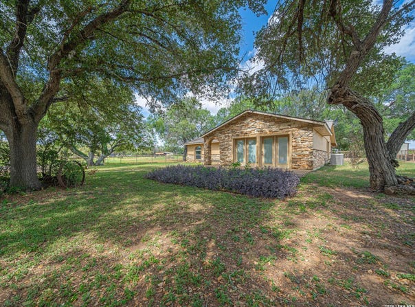 1935 E Fm 1518, St Hedwig, TX 78152