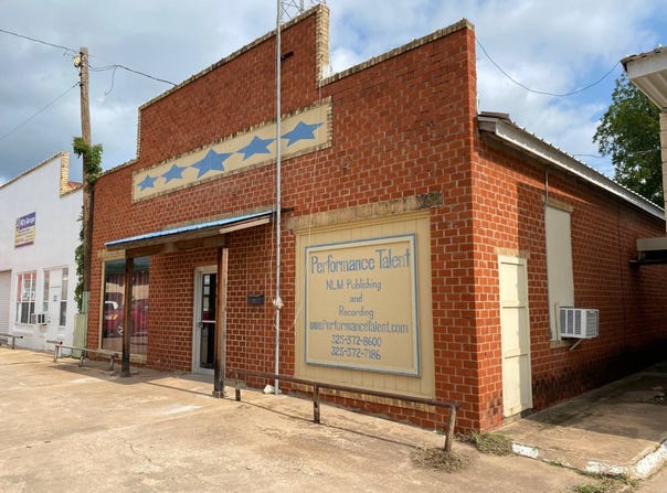111 E. Wallace St., San Saba, TX 76877