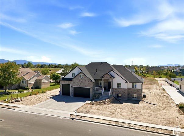3287 W 2300 N, Clinton, UT 84015