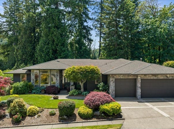 260 SE AVONDALE Way, Gresham, OR 97080