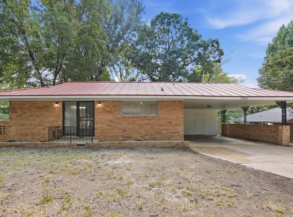 1929 GOODHAVEN Dr, Memphis, TN 38116