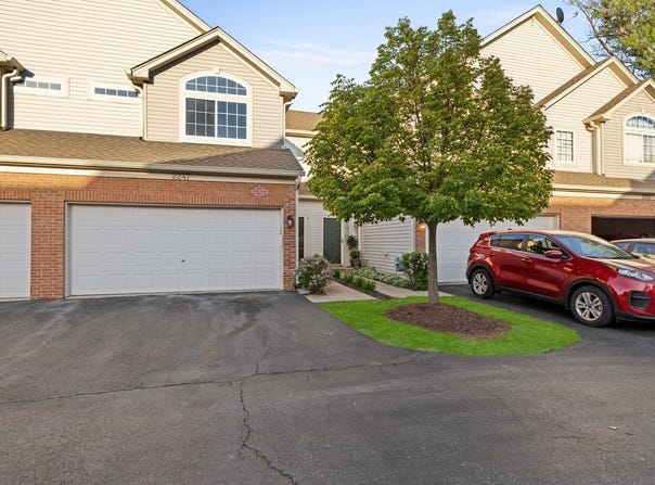 2247 Stoughton Drive, Aurora, IL 60502