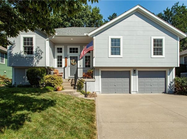 2701 NW Richard Drive, Blue Springs, MO 64015