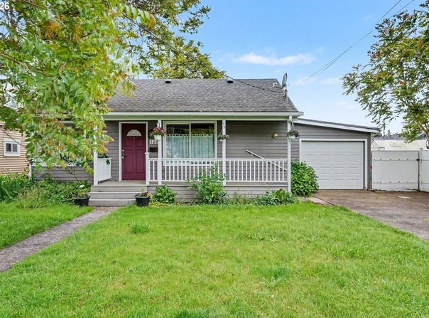 508 S 2ND St, Silverton, OR 97381