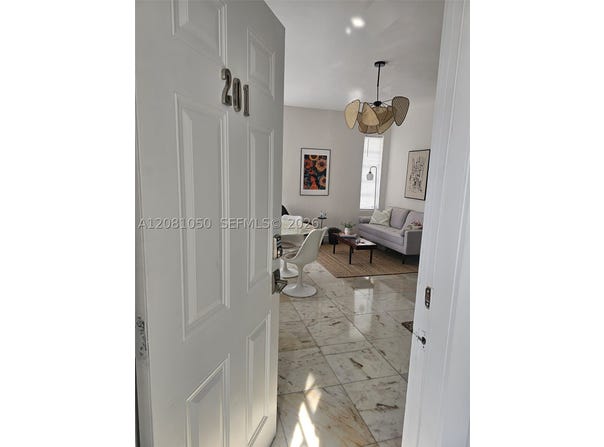 801 8th St, Miami Beach, FL 33139