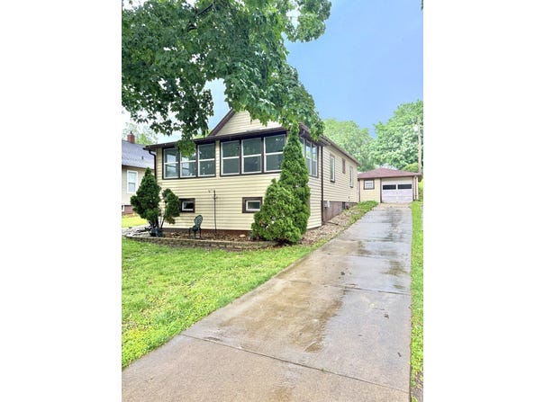 406 E Saint Paul Street, Spring Valley, IL 61362
