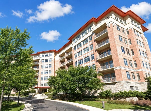 40 PRAIRIE PARK Drive, Wheeling, IL 60090