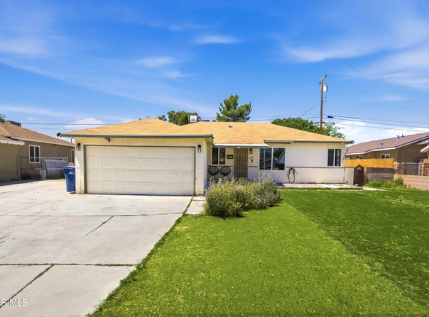 44135 11th Street, Lancaster, CA 93534