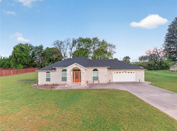 1712 Broaddrick LN, Van Buren, AR 72956