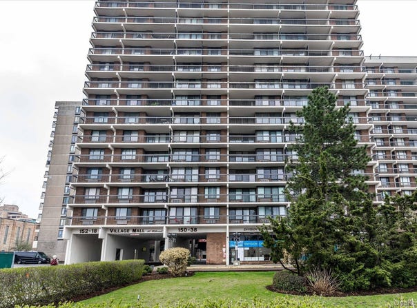 15038 Union Turnpike, Flushing, NY 11367
