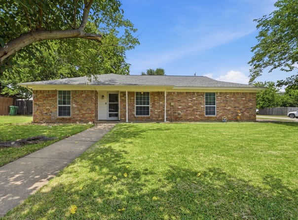 837 Springdale Road, Bedford, TX 76021