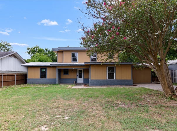 708 E COMMERCE, Mexia, TX 76667