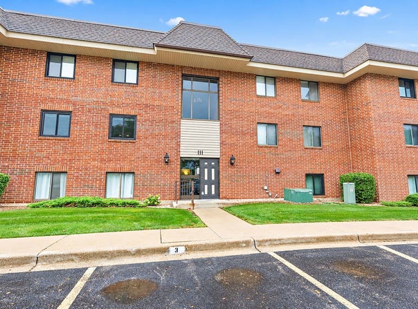 111 E Janata Boulevard, Lombard, IL 60148