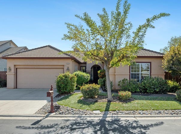 4751 N Windward Way, Clovis, CA 93619