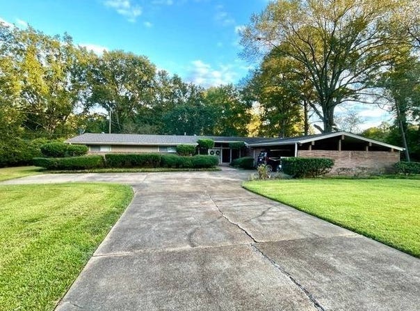 208 Hilltop Circle, Kosciusko, MS 39090