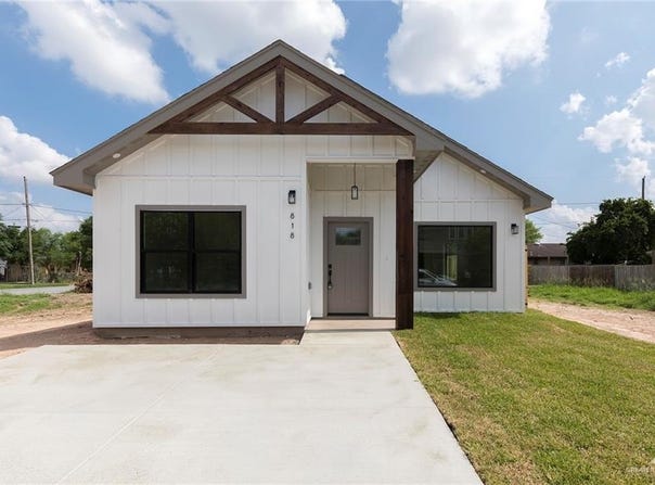 818 E Chapa Avenue, Pharr, TX 78577