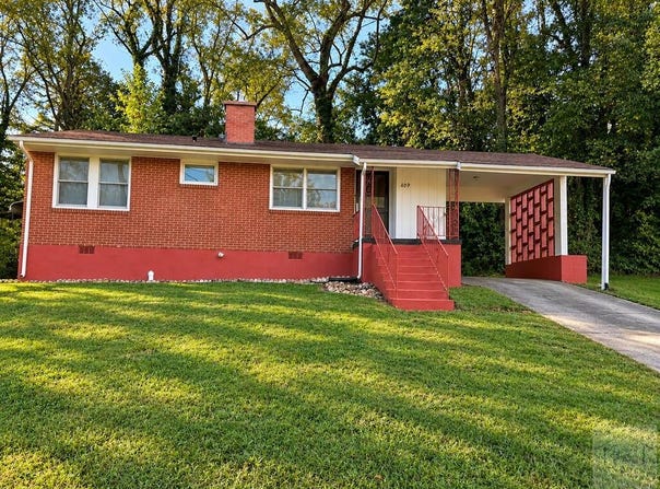 209 Grey Leaf Circle, Martinsville, VA 24112
