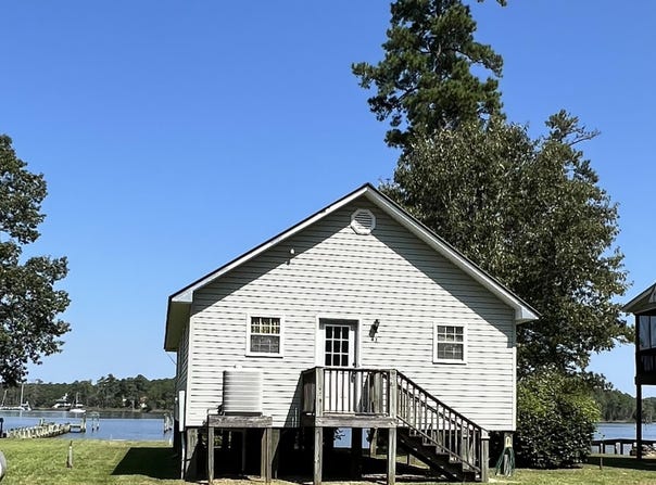 201 Barnes-Foster Loop Road, Belhaven, NC 27810