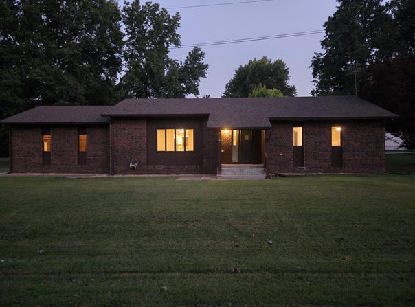 806 E Springfield Street, Aurora, MO 65605