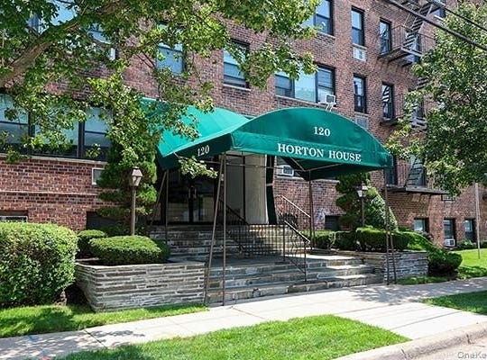 120 Horton Highway, Mineola, NY 11501