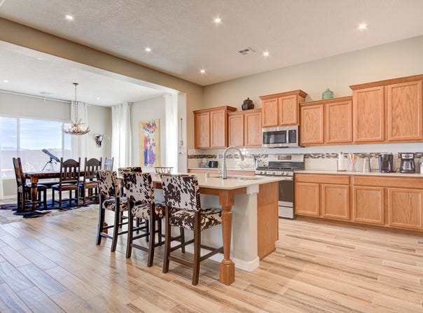 460 Rio Chama Circle SW, Los Lunas, NM 87031