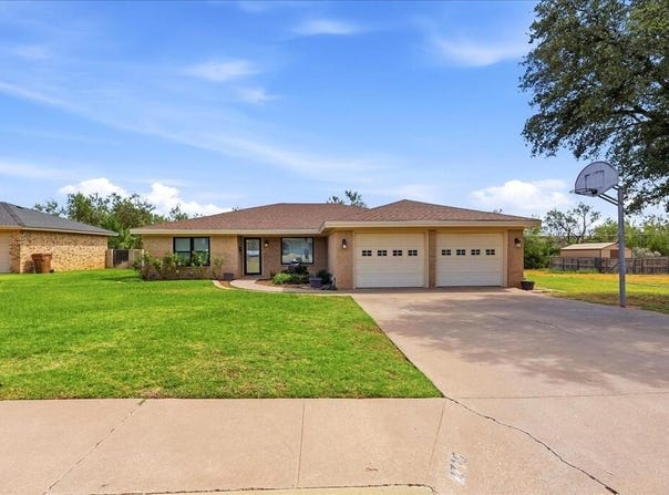 2715 Coronado Ave, Big Spring, TX 79720