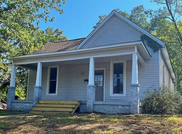 713 Poplar, PARIS, TN 38242