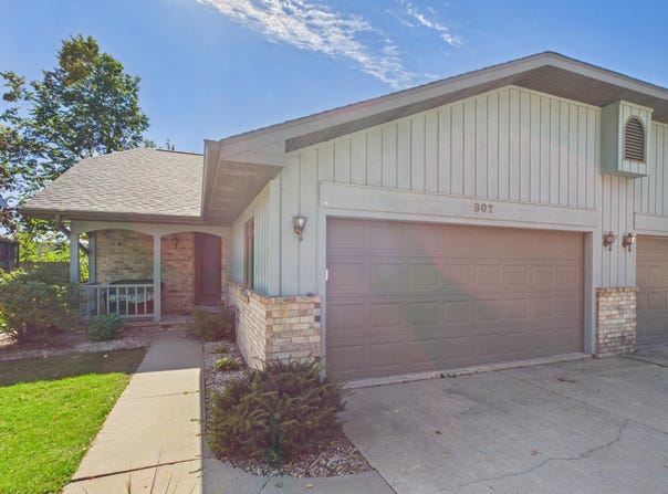 907 W RIDGEVIEW Drive, APPLETON, WI 54914-1467
