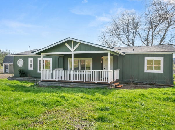 533 Chateau Drive, Eagle Point, OR 97524