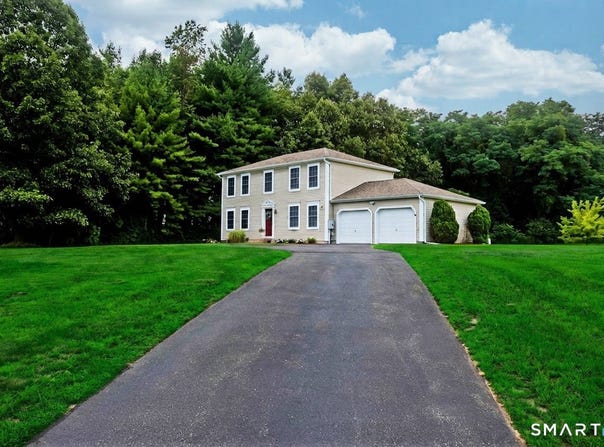 31 Broadleaf Circle, Suffield, CT 06093