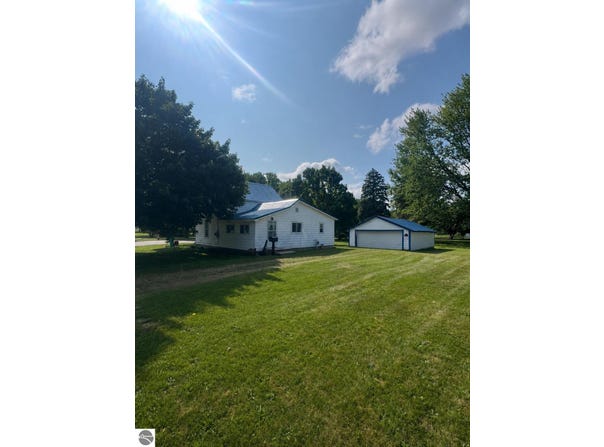 910 E Arcada Street, Ithaca, MI 48847