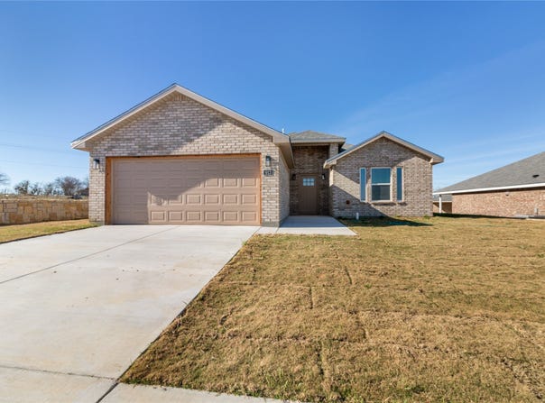 913 E 3RD Street, Coleman, TX 76834
