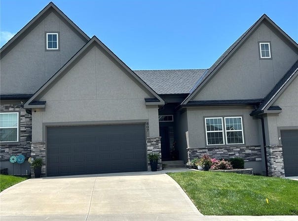 807 NE Algonquin Street, Lee's Summit, MO 64064