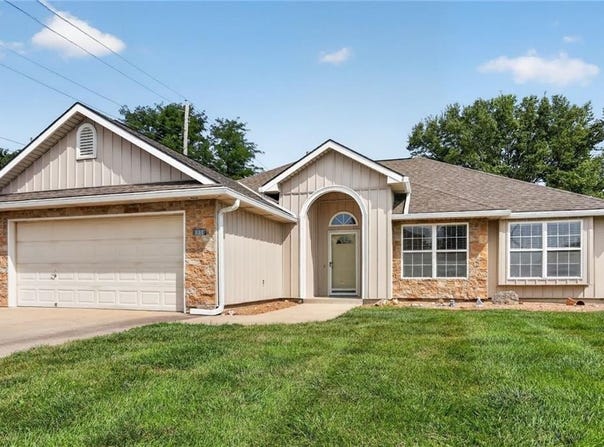 1116 Granada Drive, Raymore, MO 64083