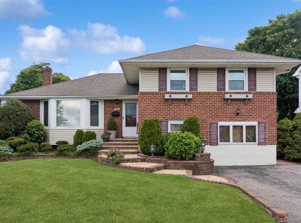 3962 Hahn Avenue, Bethpage, NY 11714