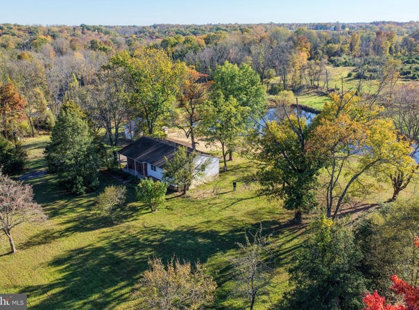 345 CAFFERTY Road, PIPERSVILLE, PA 18947