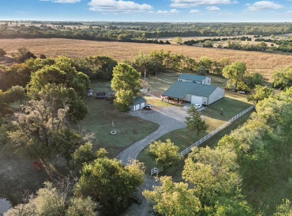 1370 N River Rd, Mulvane, KS 67110