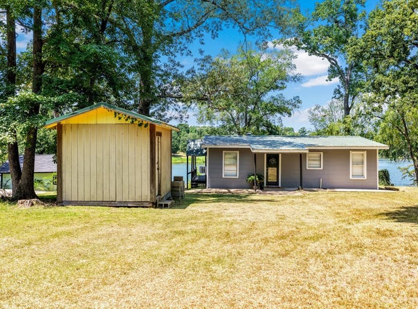 597 Naples, Omaha, TX 75571